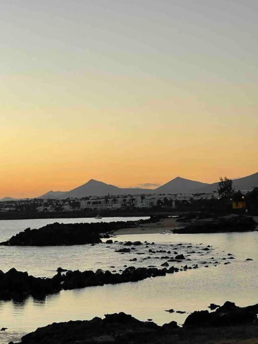 Precioso Rincon Entre El Mar Y Los Volcanes Costa Teguise Exterior foto